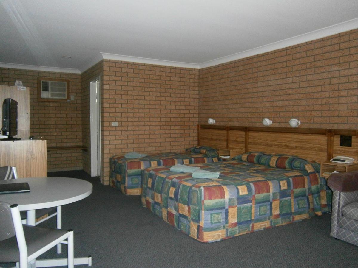 Aaron Inn Motel ナラブライ エクステリア 写真