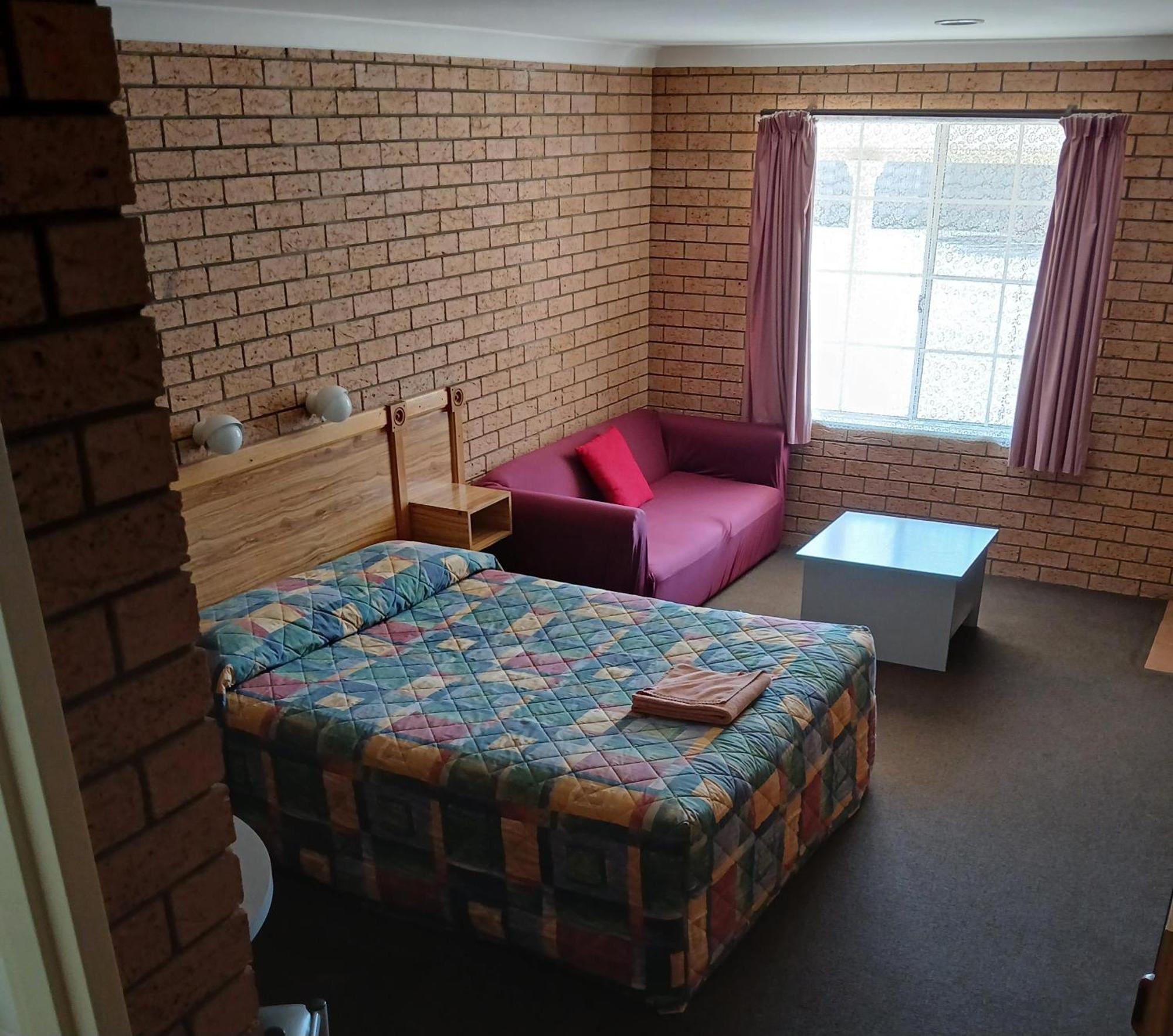 Aaron Inn Motel ナラブライ エクステリア 写真