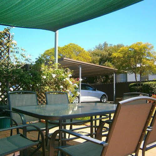 Aaron Inn Motel ナラブライ エクステリア 写真